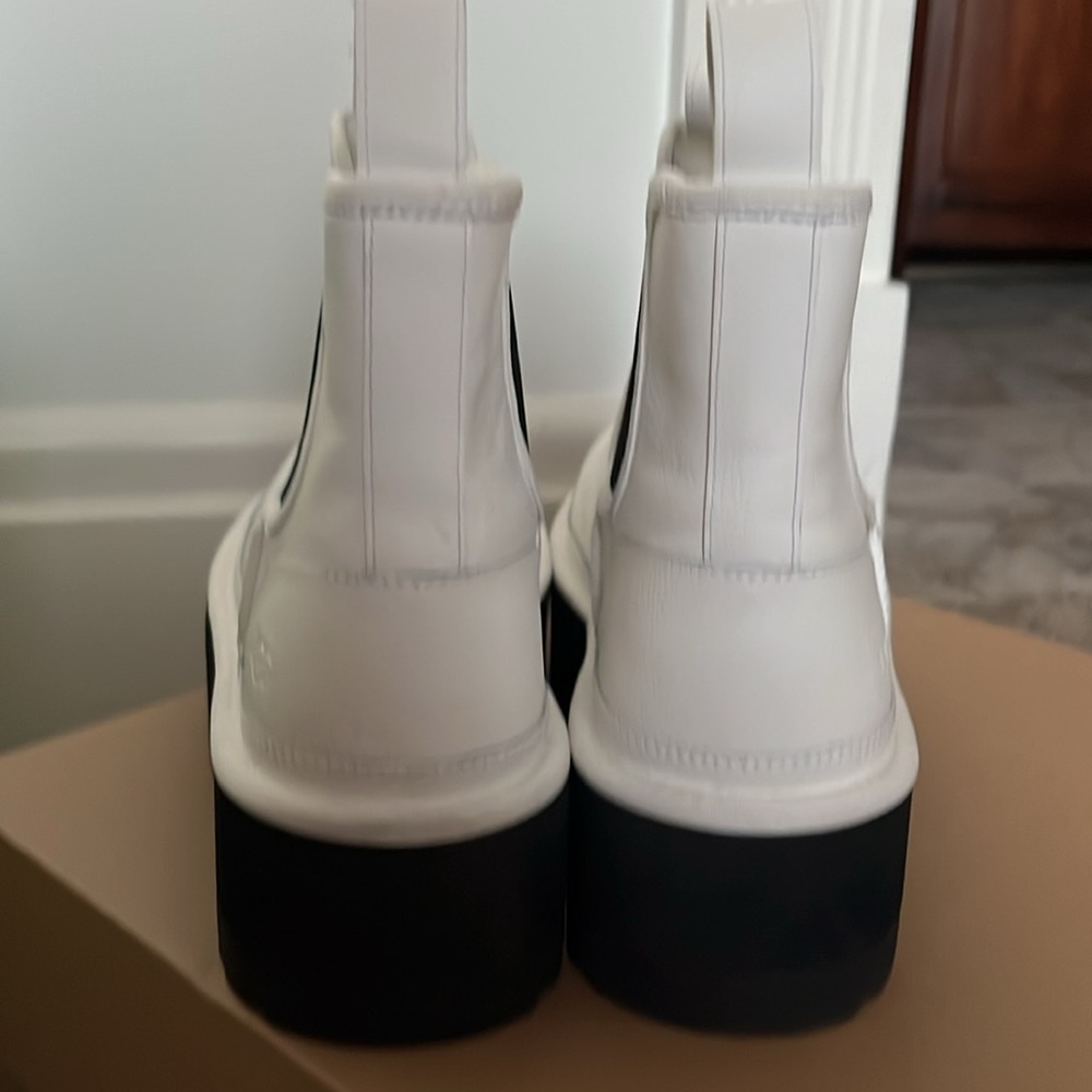 Ugg Black White Neumel Platform Boot, like new - Picture 5 of 7